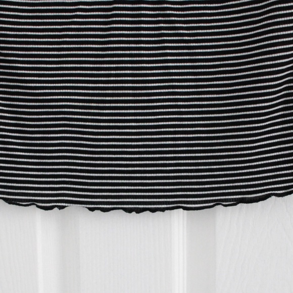 BLACK & WHITE TEE - Picture 3 of 6